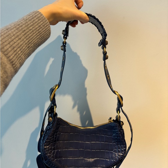 COPY - Balenciaga XS Le Cagole Croc-Embossed Leather Shoulder Bag in Navy - Picture 6 of 6